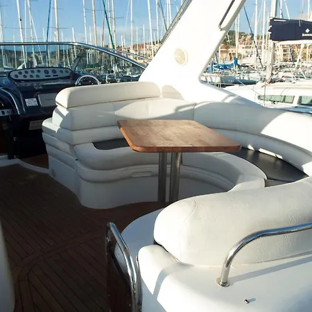 Liberty Bateau Botel Bandol